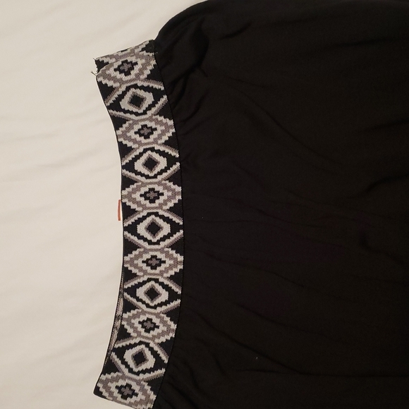 No Boundaries High Low Skirt - Picture 4 of 4